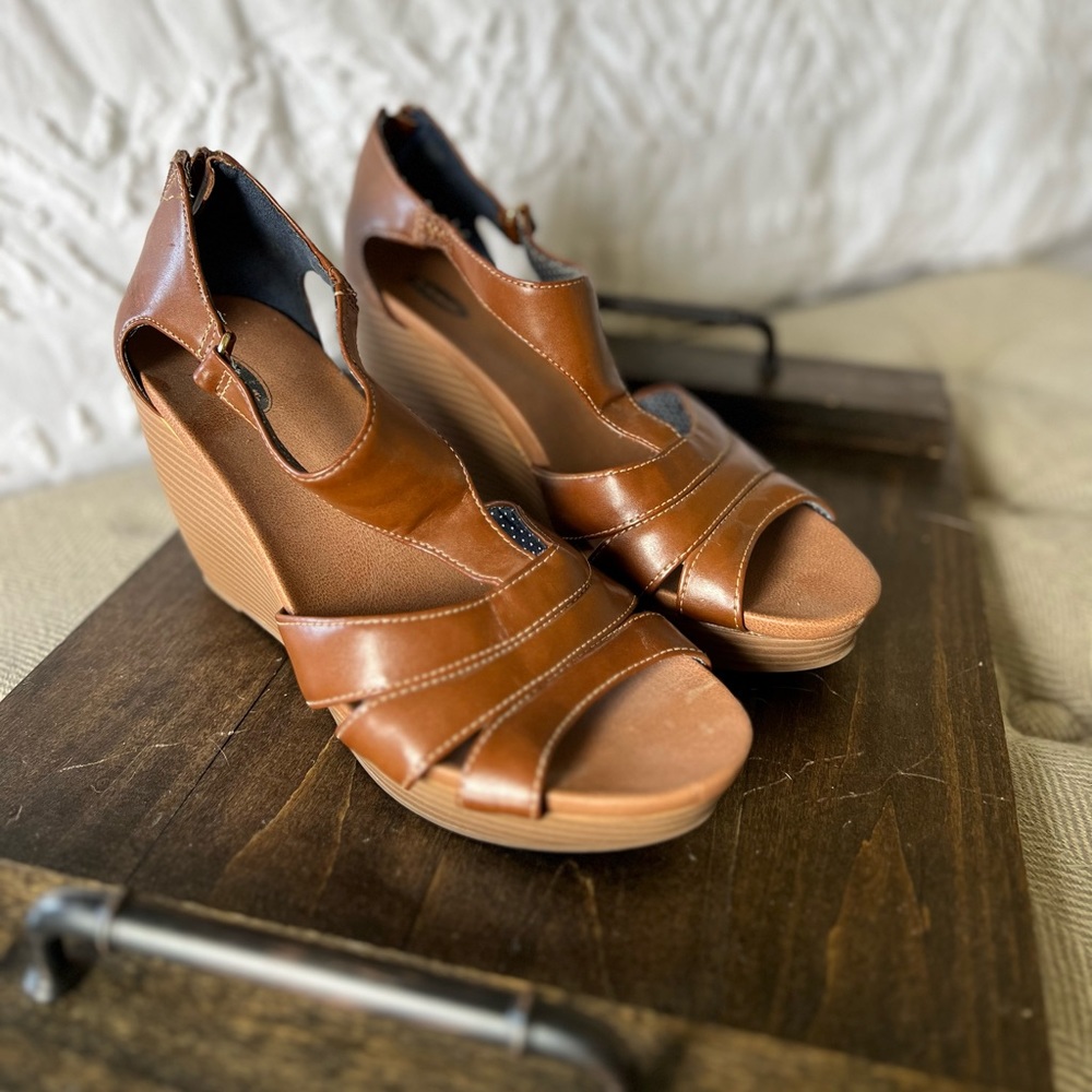 Dr. Scholl’s Camel Wedge Sandles